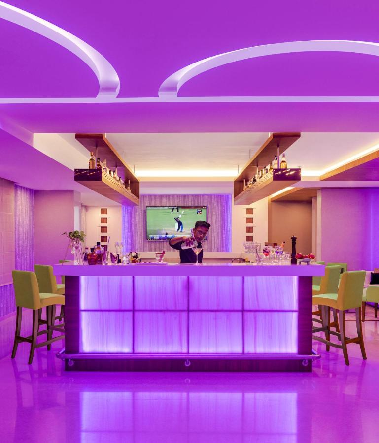 Vivanta Тривандрум Экстерьер фото The bar at the lounge