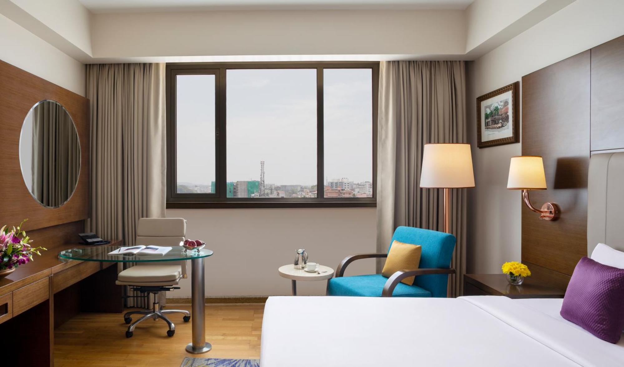 Vivanta Тривандрум Экстерьер фото A room at the hotel